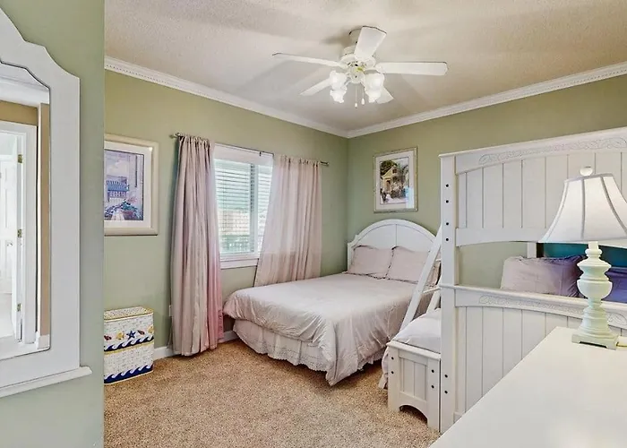 Sunset Pointe 302 *